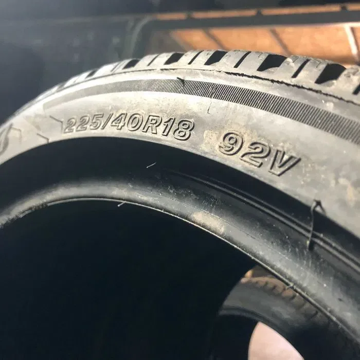 Шини б/у 225/40 R18 Bridgestone Blizzak LM005 Комплект Пара Зима — фото 6