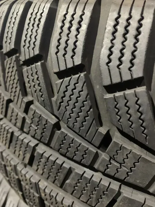 Шини б/у зима 225/55 R17 Hankook Winter I Cept Evo2 — фото 4