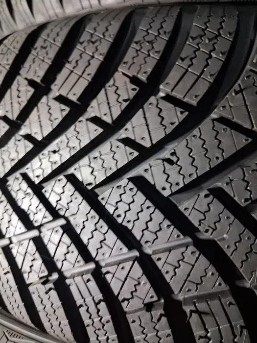 Шини б/у зимові 205/55 R16 Hankook Winter I*Cept RS3 — фото 2