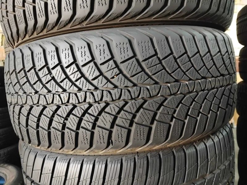 Шини бу 215/50 R17 Kumho WinterCraft WP71 Комплект Зима — фото 4