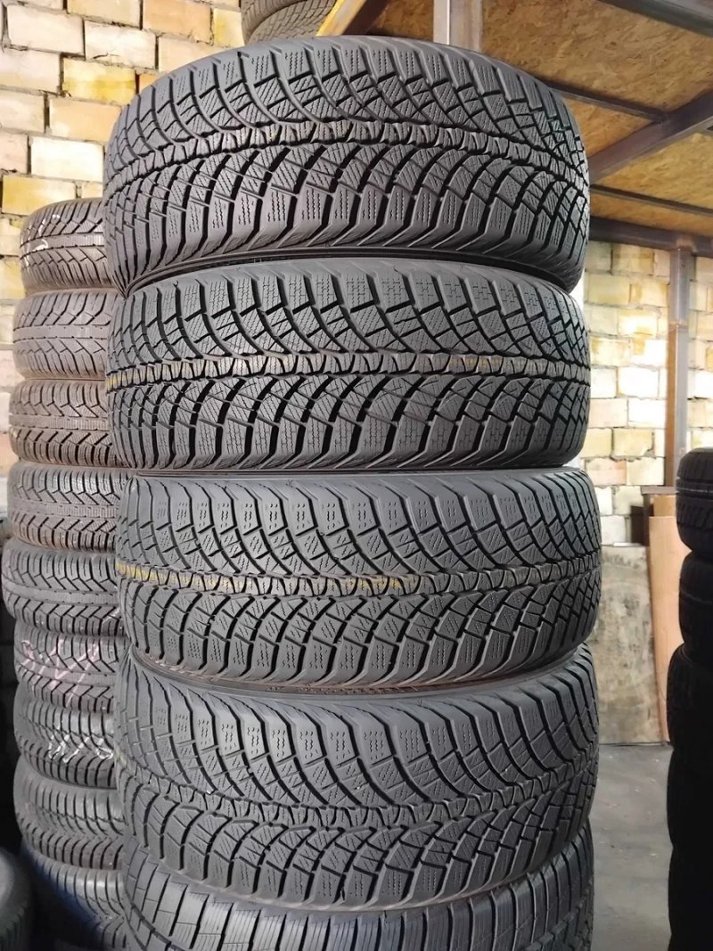 Шини бу 215/50 R17 Kumho WinterCraft WP71 Комплект Зима — фото 5