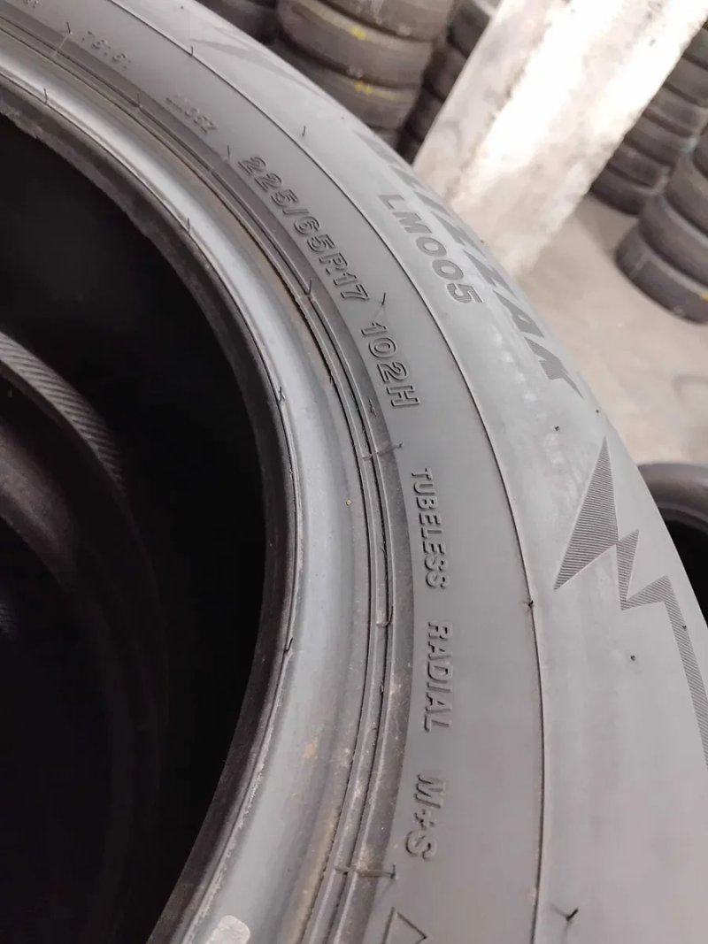 Шини бу 225/65 R17 Bridgestone Blizzak LM005 Комплект Зима — фото 8
