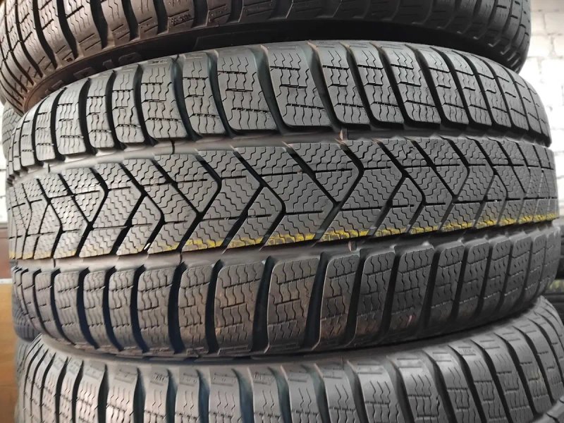 Шини бу 235/45 R18 Pirelli Sottozero 3 Комплект Зима — фото 2