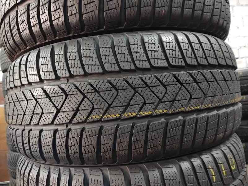 Шини бу 235/45 R18 Pirelli Sottozero 3 Комплект Зима — фото 3