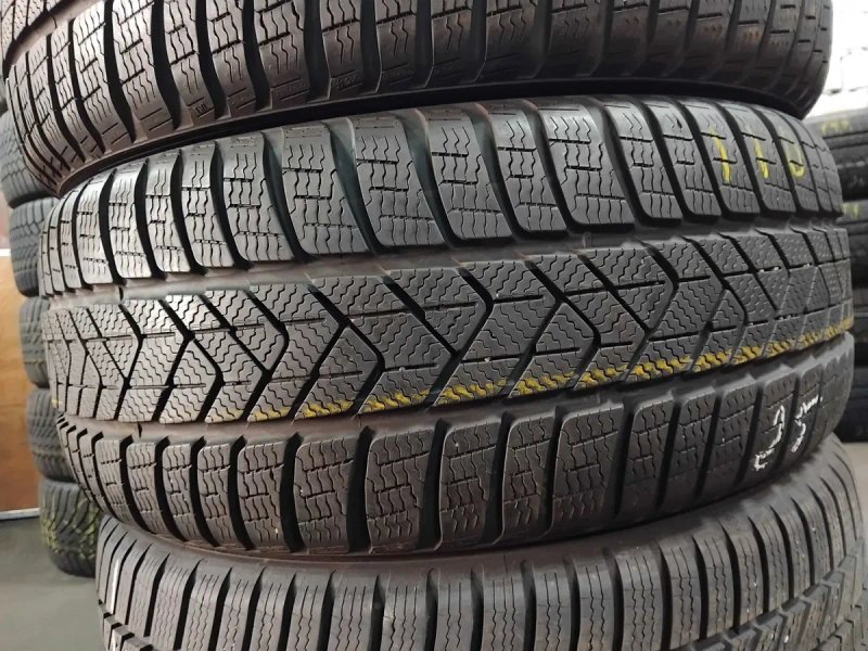 Шини бу 235/45 R18 Pirelli Sottozero 3 Комплект Зима — фото 4