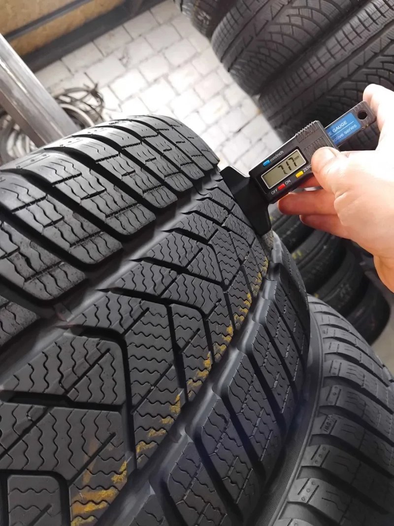 Шини бу 235/45 R18 Pirelli Sottozero 3 Комплект Зима — фото 6