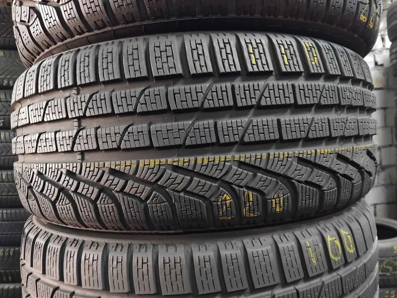 Шини бу 235/45 R18 Pirelli Sottozero Winter 240 Комплект Зима — фото 2