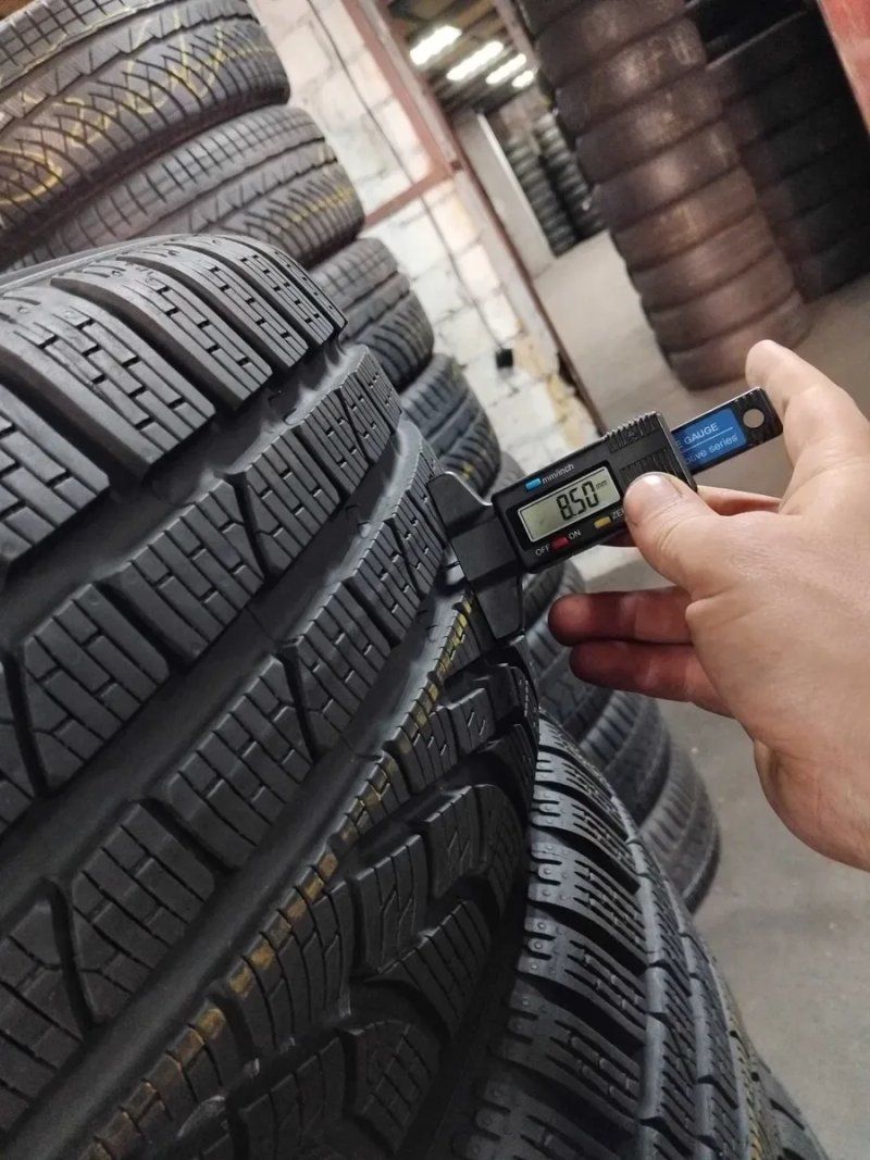 Шини бу 235/45 R18 Pirelli Sottozero Winter 240 Комплект Зима — фото 6