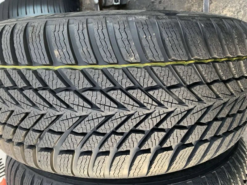 Шини нові  235/50 R17 Nokian зима 2023 рік — фото 7