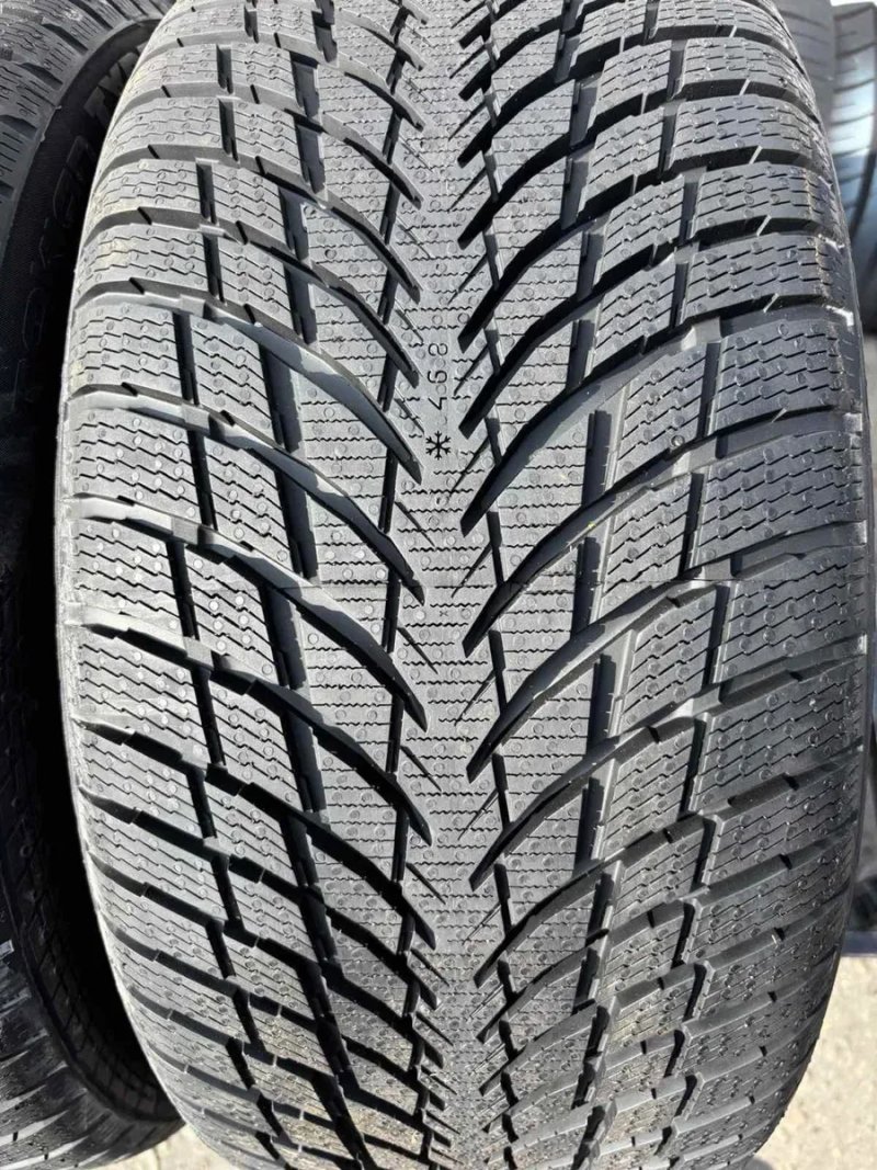 Шини нові 245/40 R18 Nokian нові зима 2023р — фото 3