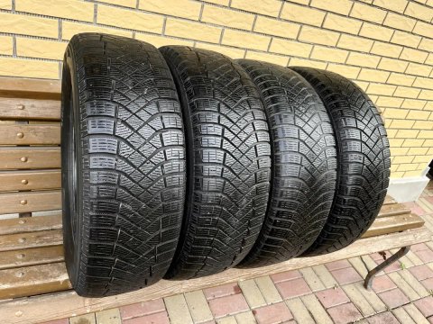 Шини резина 215.65 R17 Pirelli Зима 22 рік