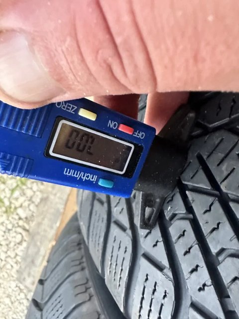 Шини зима 22 рік 225/50 R17 Yokohama комлект резини