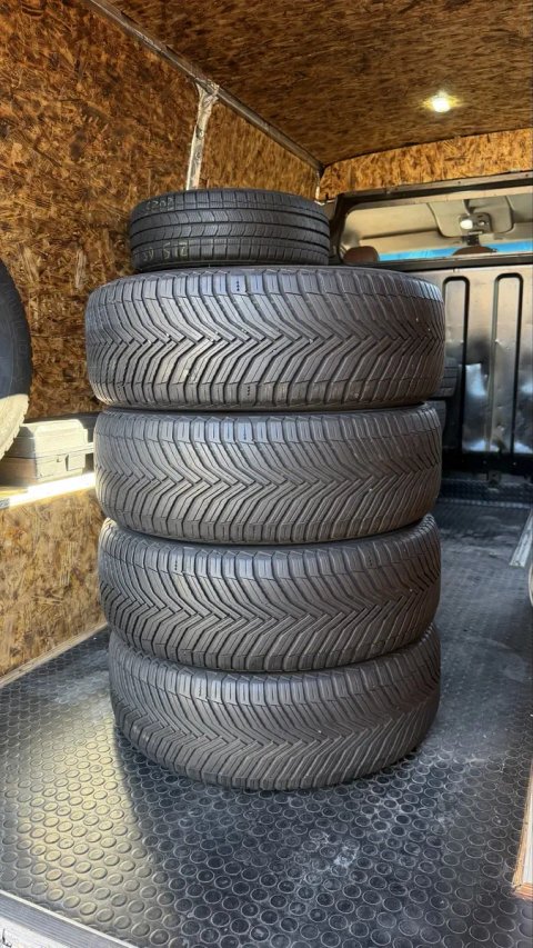 Шини зима 235/55/19 Michelin Cross Climate 2