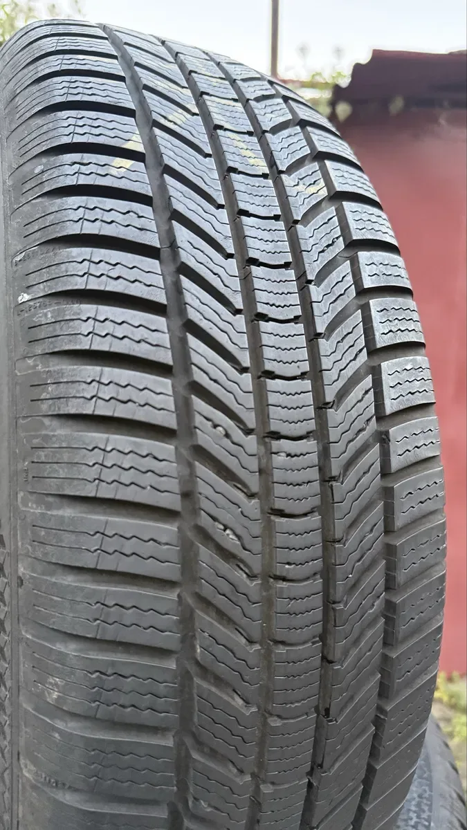 Шини зимові 215/65 r17 Continental 22 рік ціна за комплект — фото 3