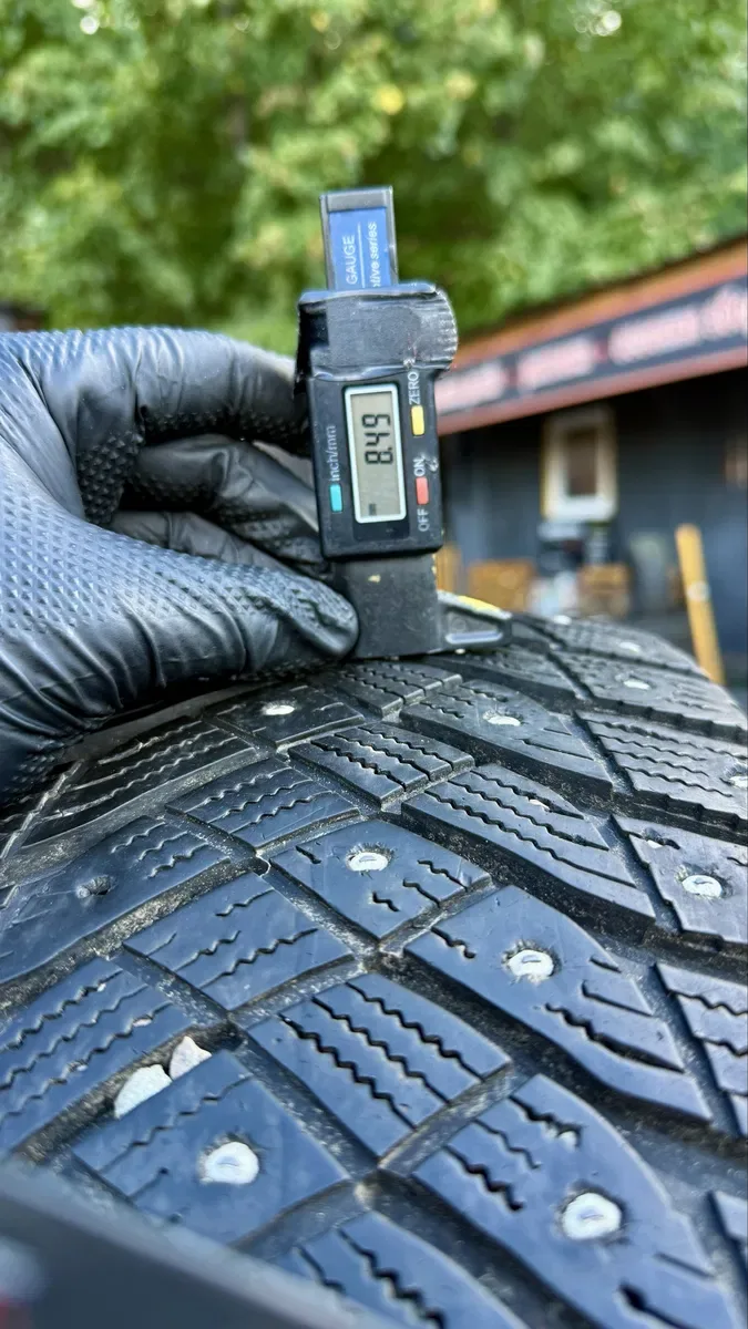 Шини зимові 225/60 r17 Goodyear 23 рік, 8,5мм стан нових — фото 4