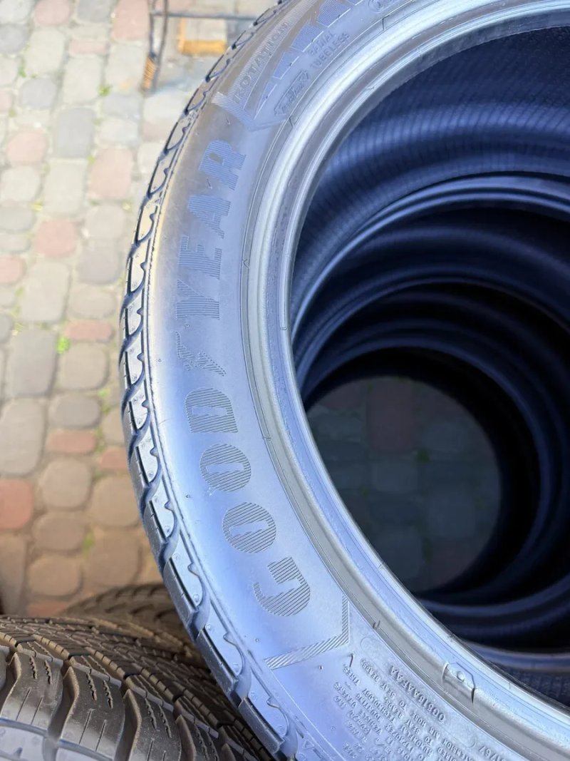 Шини зимові 245/45 R18 (100V) Good Year Ultra Grip 8 Performance RFT — фото 8