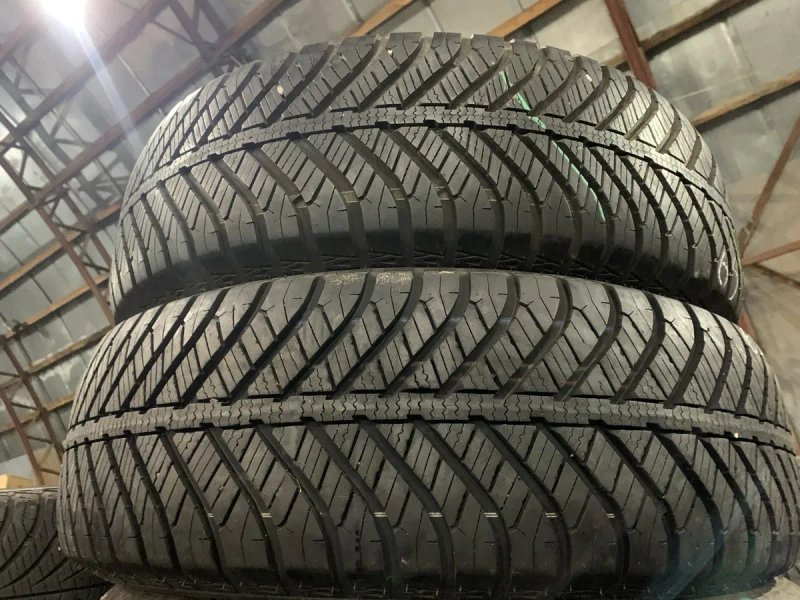 шины б/у всесезон 215/60 R17 Goodyear Vector 4S — фото 3
