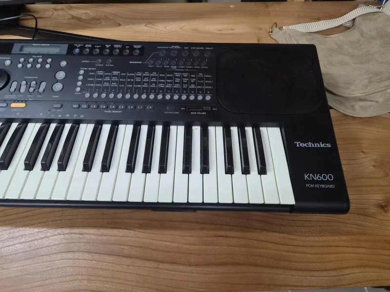 синтезатор Technics KN600..,на востановлення..хриплять динаміки .. — фото 2