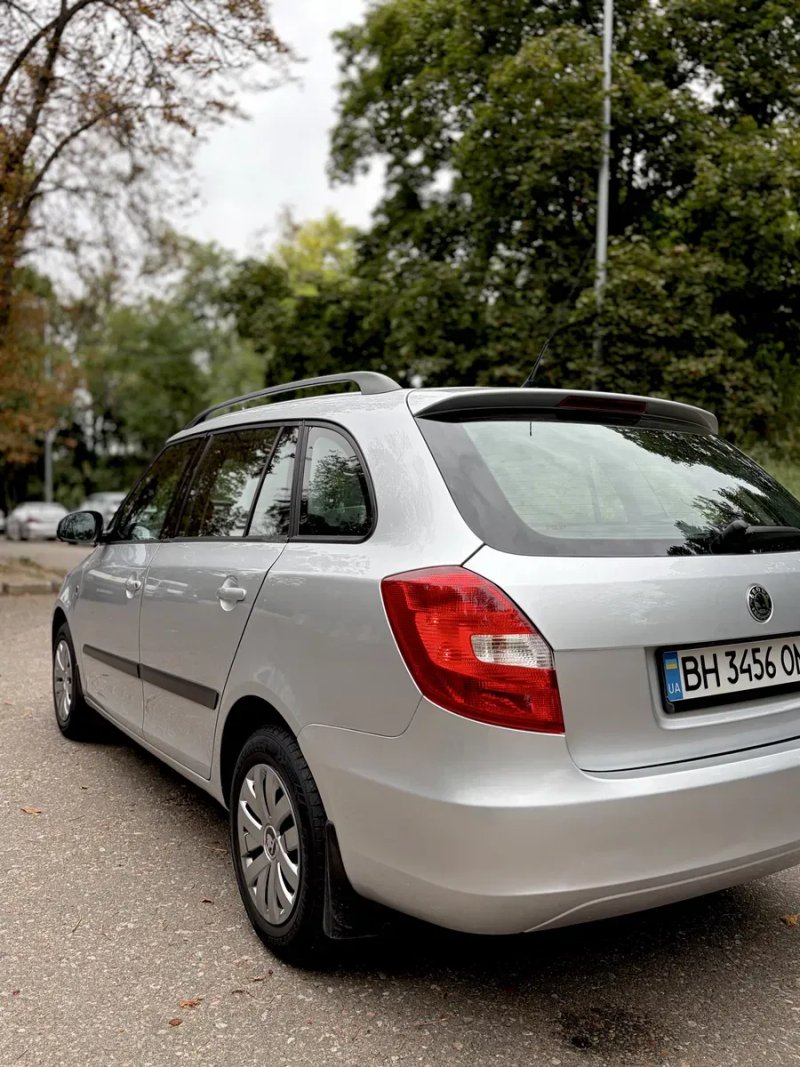 Skoda Fabia 1.4 benzin — фото 6