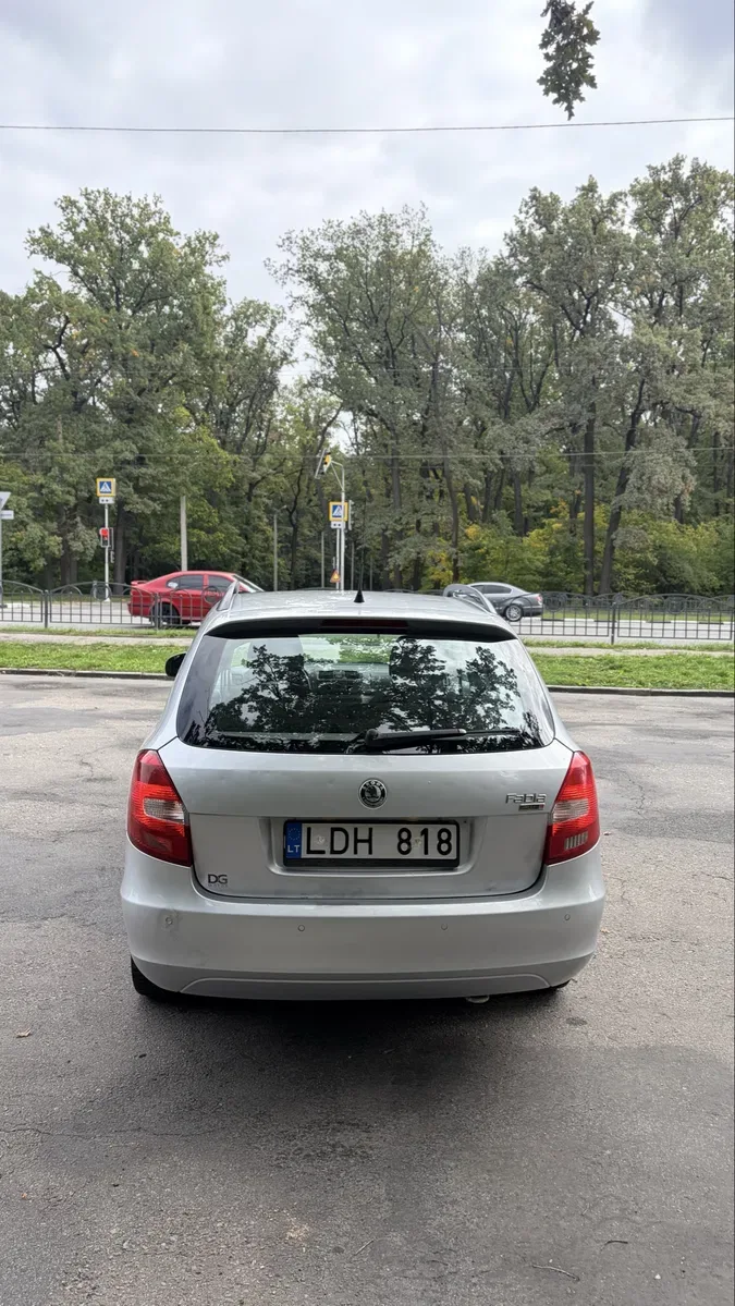 Skoda Fabia 1.6 дізель 2010 року в гарному стані — фото 6