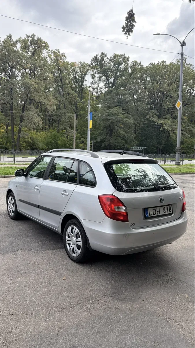 Skoda Fabia 1.6 дізель 2010 року в гарному стані — фото 7