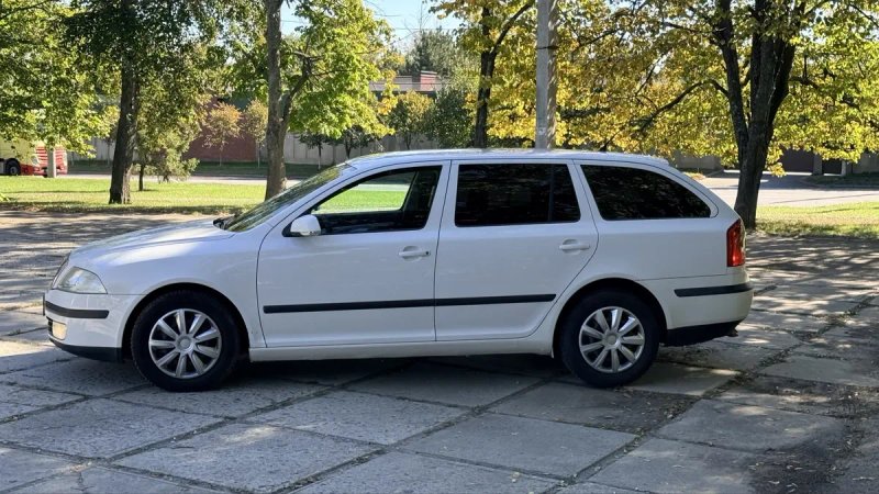 Skoda Octavia A5 • 2008 рік • 1.9 TDI • 5-ступенева механіка — фото 4