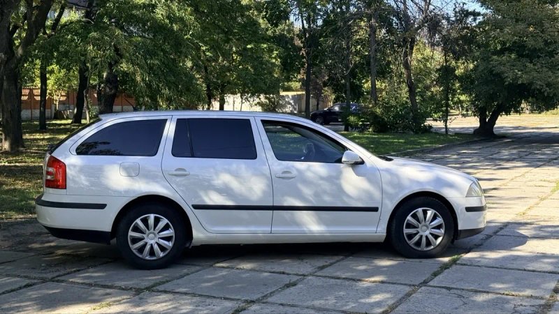 Skoda Octavia A5 • 2008 рік • 1.9 TDI • 5-ступенева механіка — фото 5