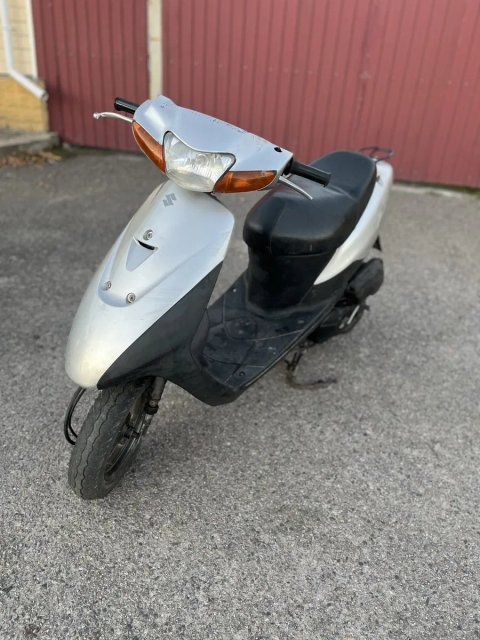Скутер Suzuki lets 2