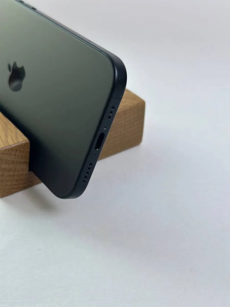 Смартфон Apple iPhone 15 128Gb Black Titanium — фото 5
