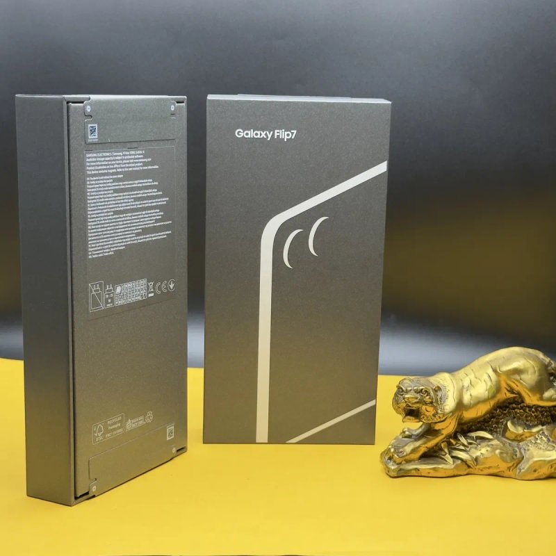 Смартфон Samsung Galaxy Z Flip 7 12/256GB Jet Black ROM НОВИЙ! — фото 4