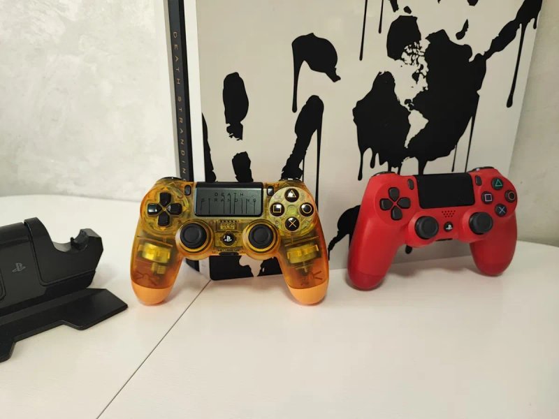 Sony PlayStation Ps4 Pro 1 Tb + два геймпади і зарядна станція Limited Edition — фото 3