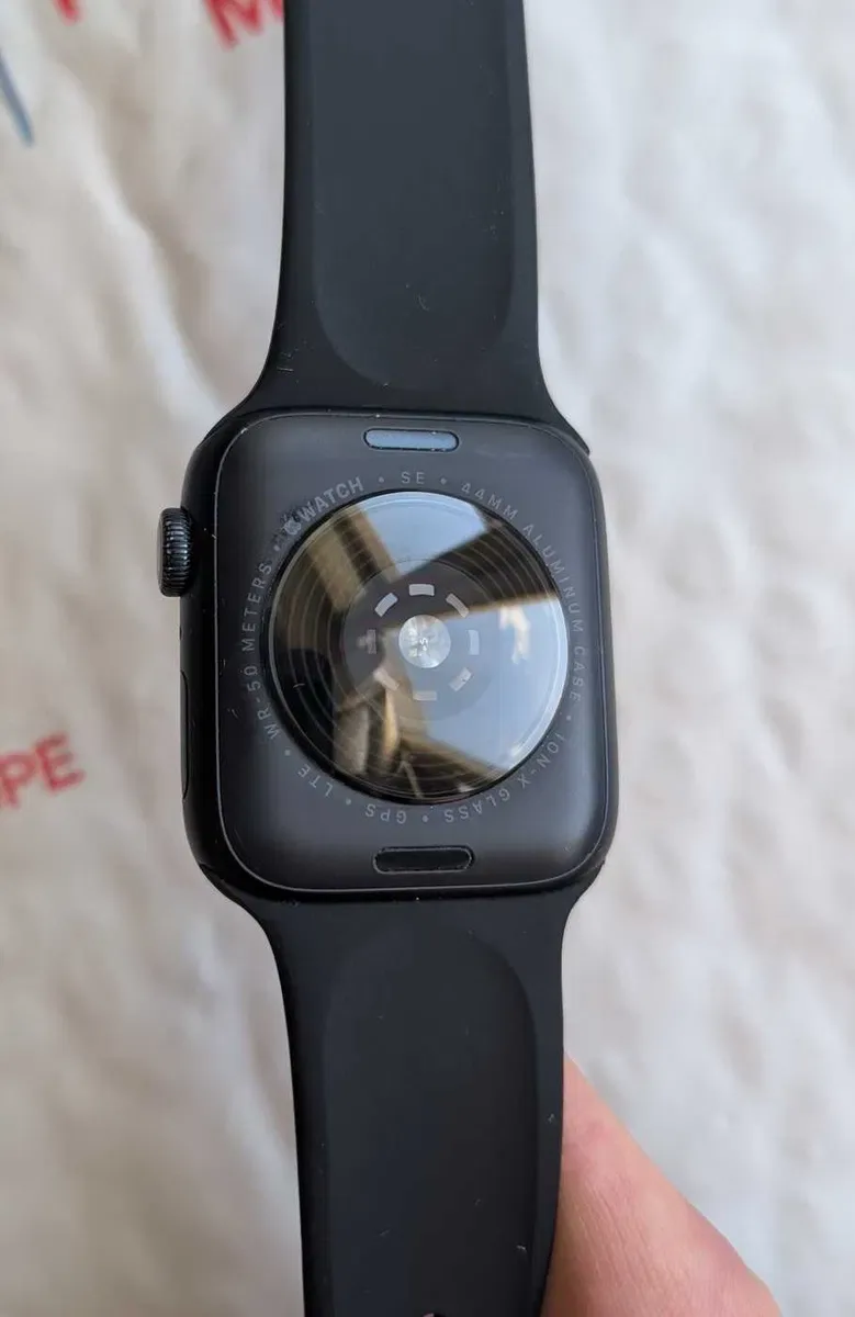 Справні без блокувань акб 91% Apple Watch SE 2 44 2 nd gen з США з захисним склом 3D — фото 2