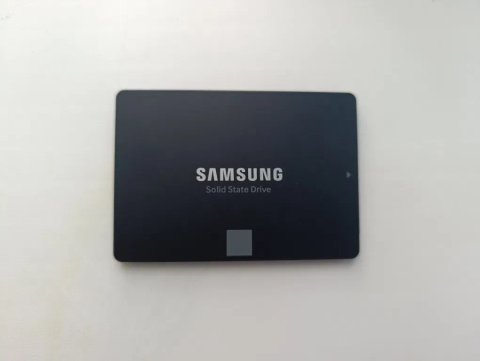 SSD Samsung 860 EVO 2TB , оригінал (MZ-76E2T0).