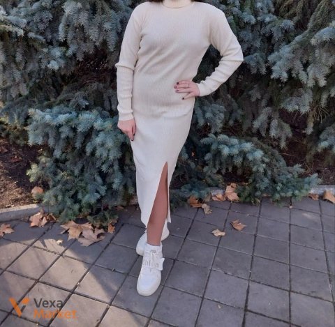 Сукня молочного кольору