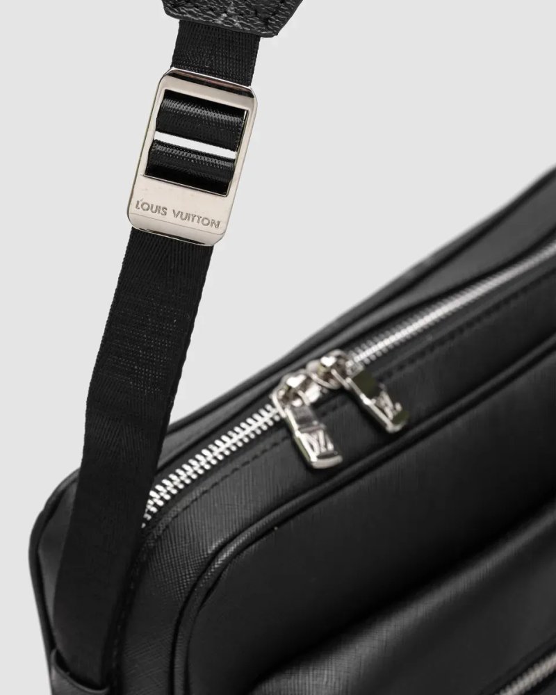Сумка чоловіча Louis Vuitton Eclipse Outdoor Messenger Monogram Taiga Black копія 1:1 — фото 3