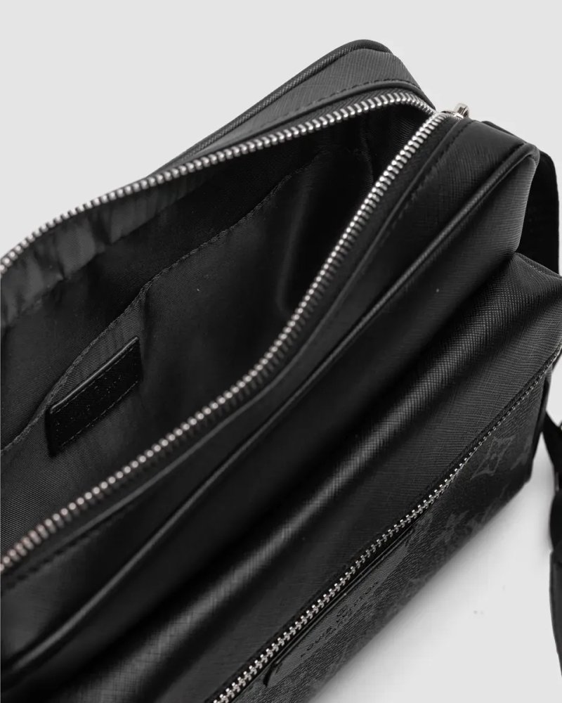 Сумка чоловіча Louis Vuitton Eclipse Outdoor Messenger Monogram Taiga Black копія 1:1 — фото 4