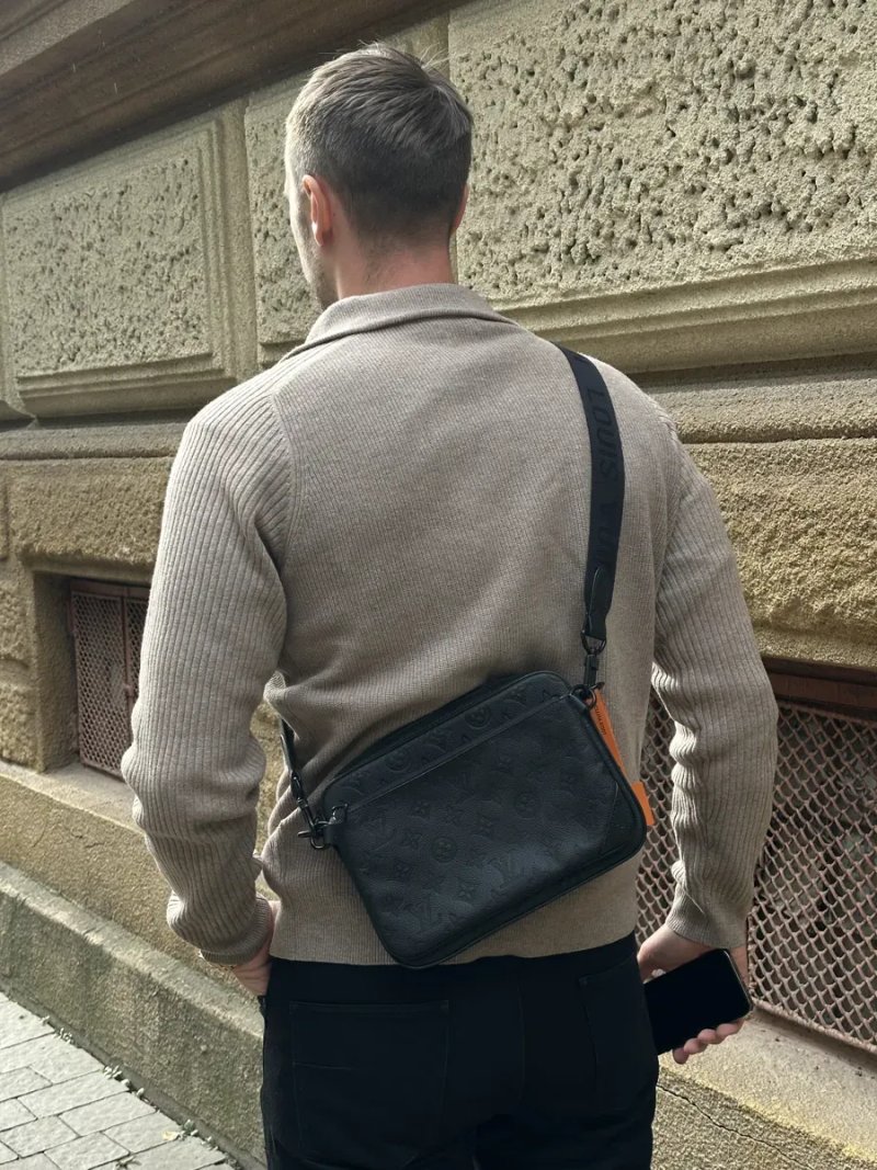 Сумка чоловіча Louis Vuitton Trio Messenger Black Embossing Leather копія 1:1 — фото 6