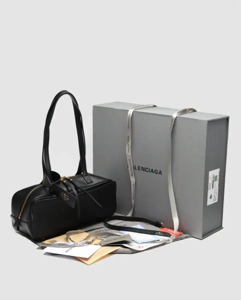 Сумка жіноча Balenciaga Carrie Bowling Bag Small in Black Calfskin копія 1:1