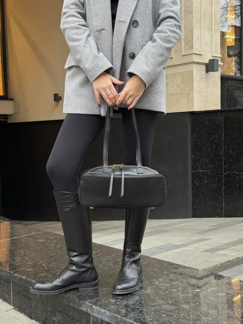Сумка жіноча Balenciaga Carrie Bowling Bag Small in Black Calfskin копія 1:1 — фото 8