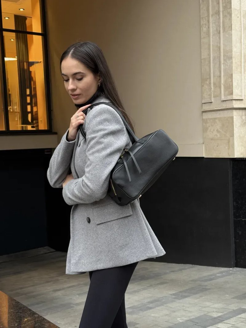 Сумка жіноча Balenciaga Carrie Bowling Bag Small in Black Calfskin копія 1:1 — фото 6