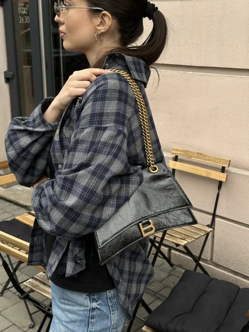 Сумка жіноча Balenciaga Crush Medium Chain Bag Crushed Calfskin in Black\Gold — фото 8