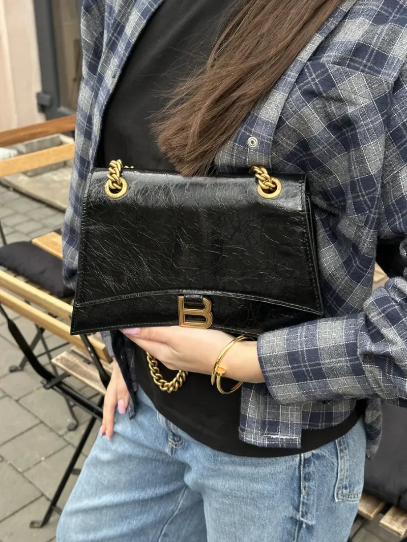 Сумка жіноча Balenciaga Crush Medium Chain Bag Crushed Calfskin in Black\Gold — фото 7