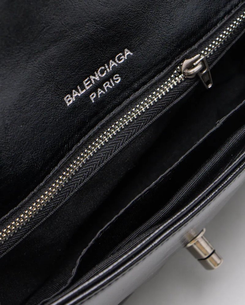 Сумка жіноча Balenciaga Small Bb Flap Patent Leather Bag Black/Silver копія 1:1 — фото 4