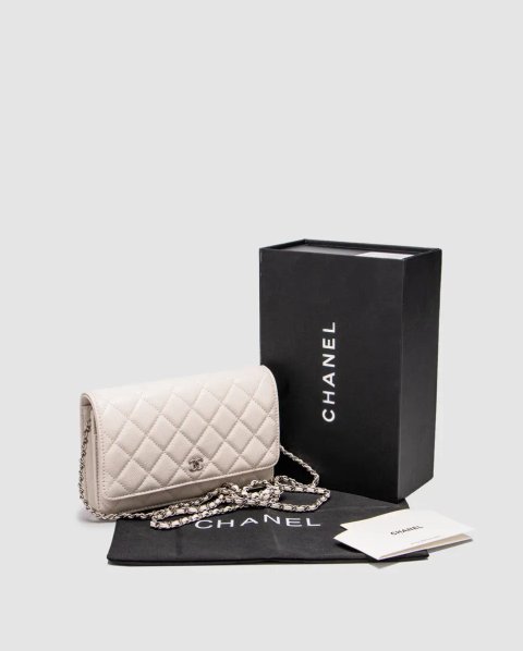 Сумка жіноча Chanel Classic Wallet on Chain Quilted Caviar Milk/Silver копія 1:1