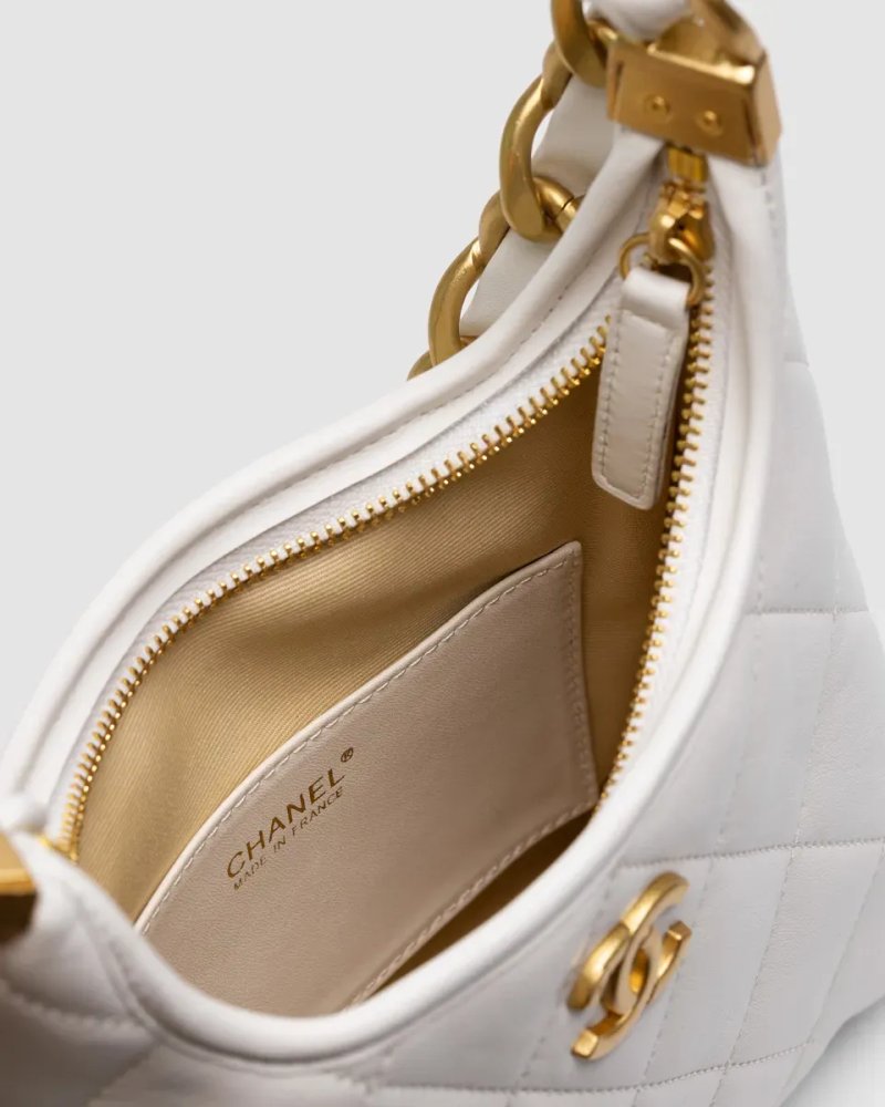 Сумка жіноча Chanel Small Hobo Bag Shiny Lambskin & Gold-Tone Metal, Cream копія 1:1 — фото 5