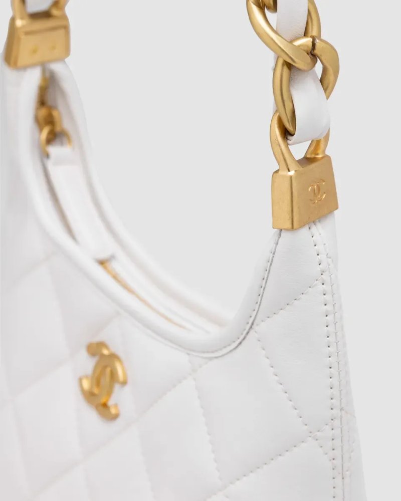 Сумка жіноча Chanel Small Hobo Bag Shiny Lambskin & Gold-Tone Metal, Cream копія 1:1 — фото 4