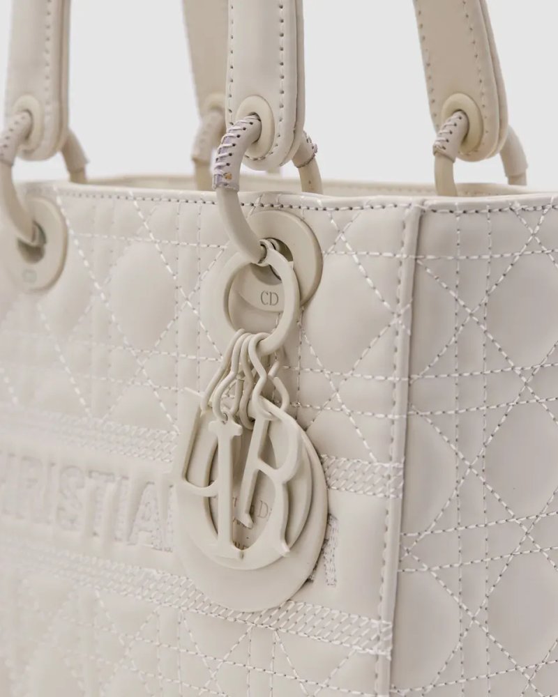 Сумка жіноча Christian Dior Latte Ultramatte Cannage Calfskin Mini Lady Dior Beige копія 1:1 — фото 4