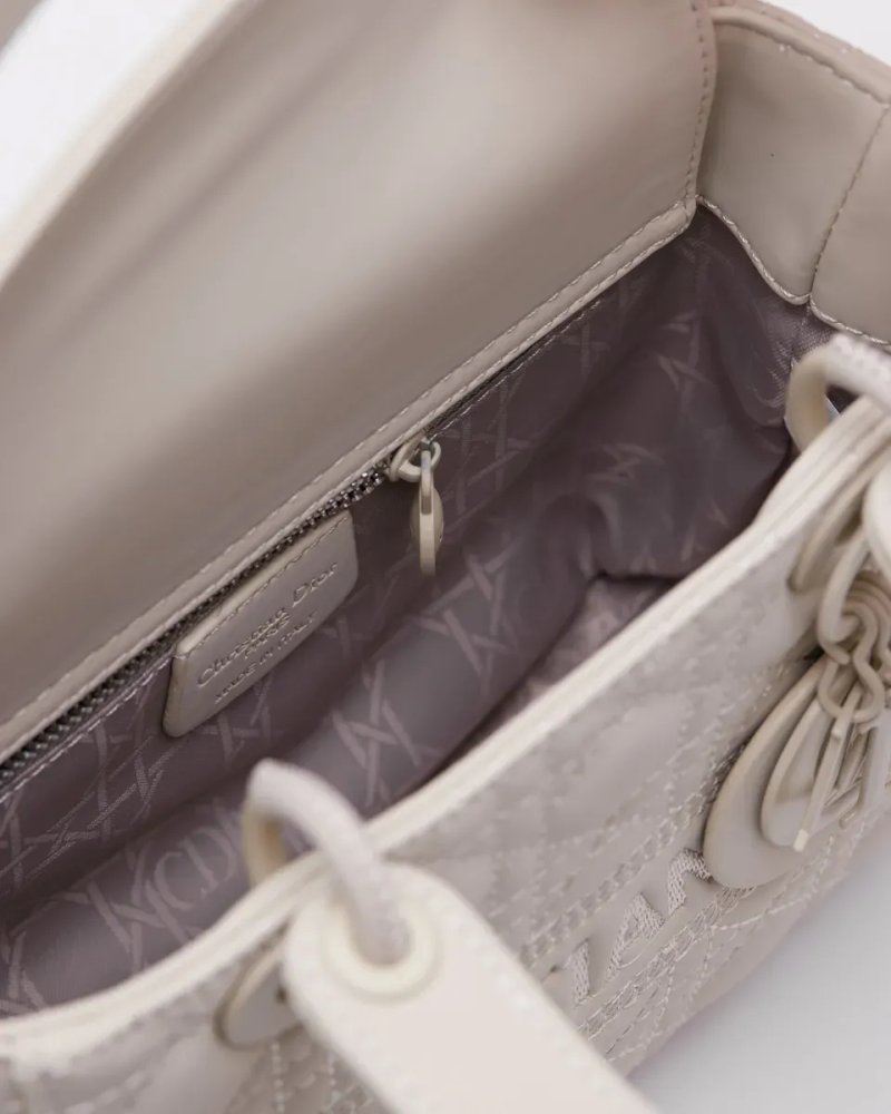 Сумка жіноча Christian Dior Latte Ultramatte Cannage Calfskin Mini Lady Dior Beige копія 1:1 — фото 3