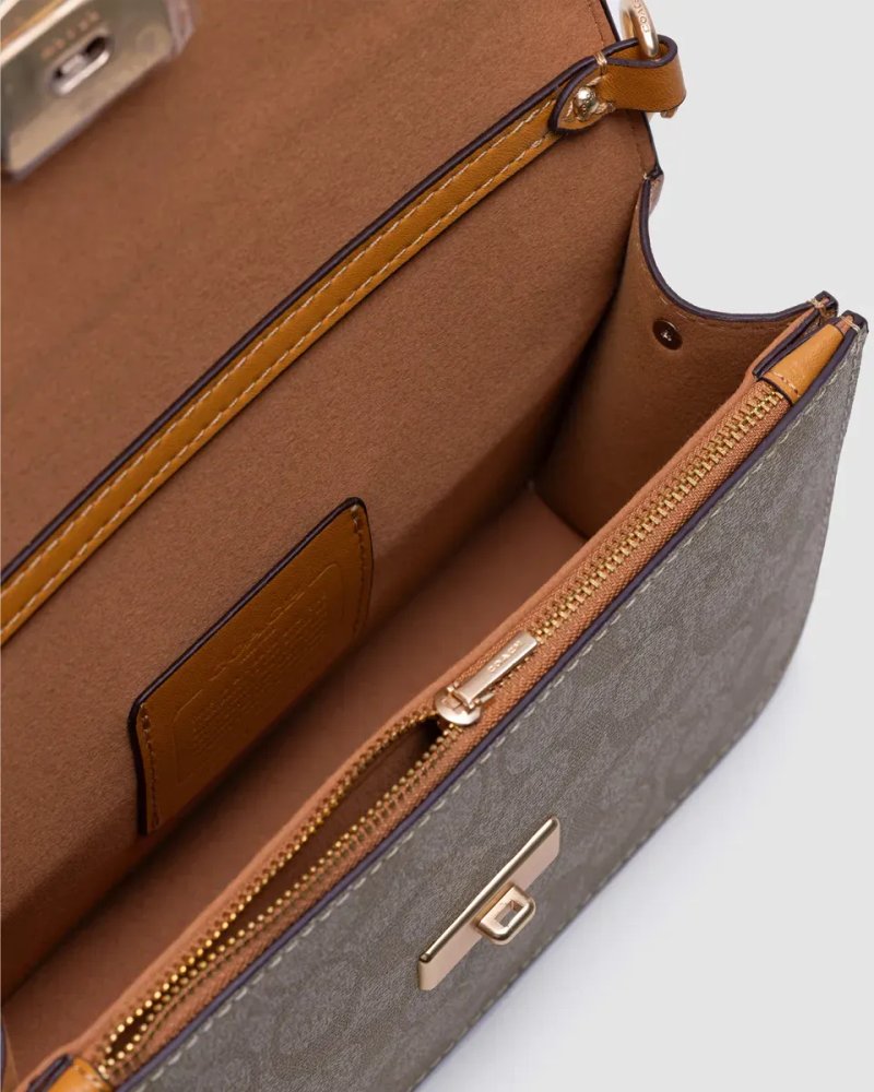 Сумка жіноча Coach Brynn Flap Crossbody In Signature Canvas Beige копія 1:1 — фото 4