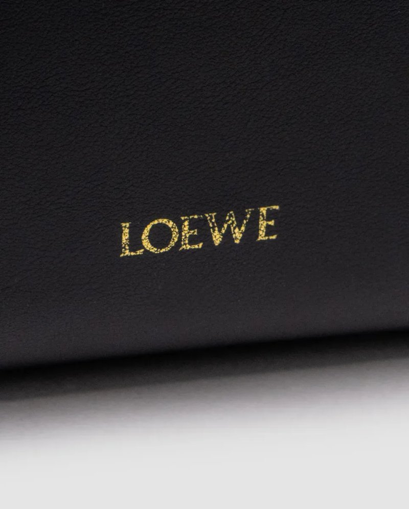 Сумка жіноча Loewe Pebble Pouch in Smooth Calfskin Black копія 1:1 — фото 7